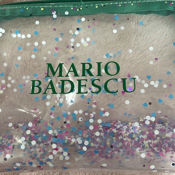 Mario Badescu clear travel case with shakeable glitter - Picture 2 of 4